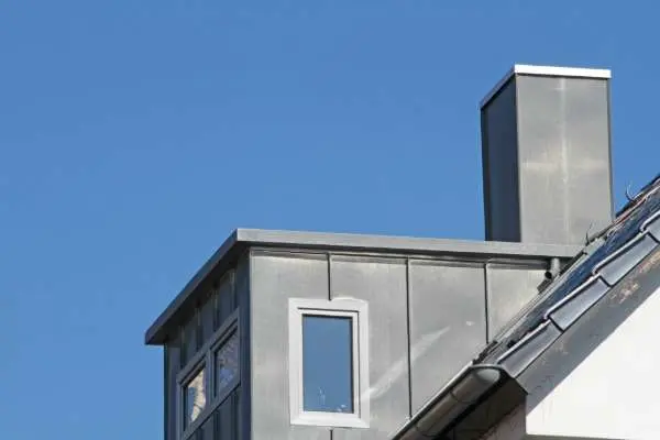 Gaubenverkleidung aus Zink Stadthaus Imst