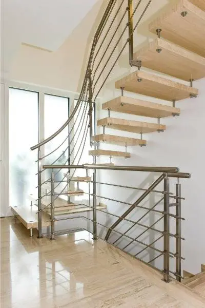 Treppengeländer mit Holz- oder Steinstiegen Penthouse Bezirk Imst Treppengeländer mit Holz- oder Steinstiegen Penthouse Bezirk Imst
